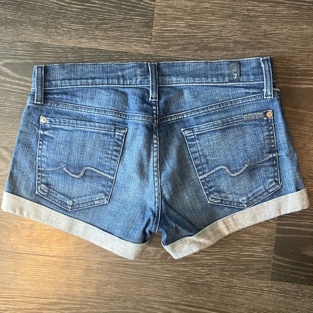 7 for all mankind Jean shorts. Size 28